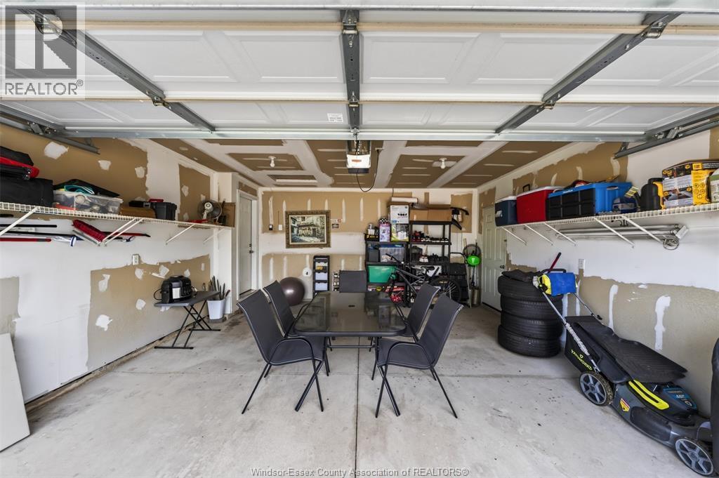 4844 Whitefish Crescent, Windsor, ON - Indoor Photo Showing Garage