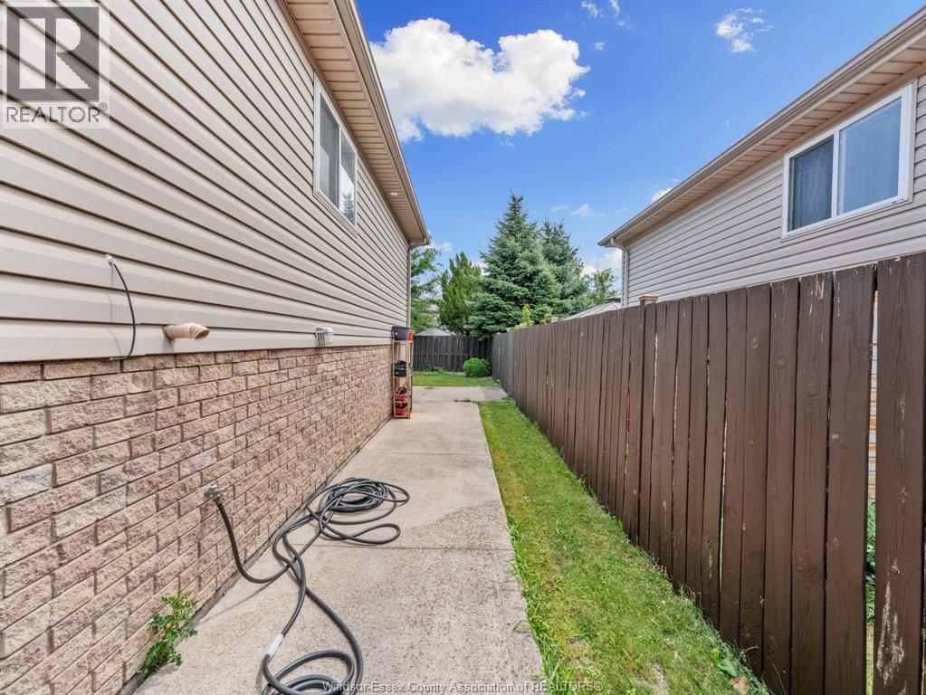 4844 Whitefish Crescent, Windsor, ON - Outdoor With Exterior