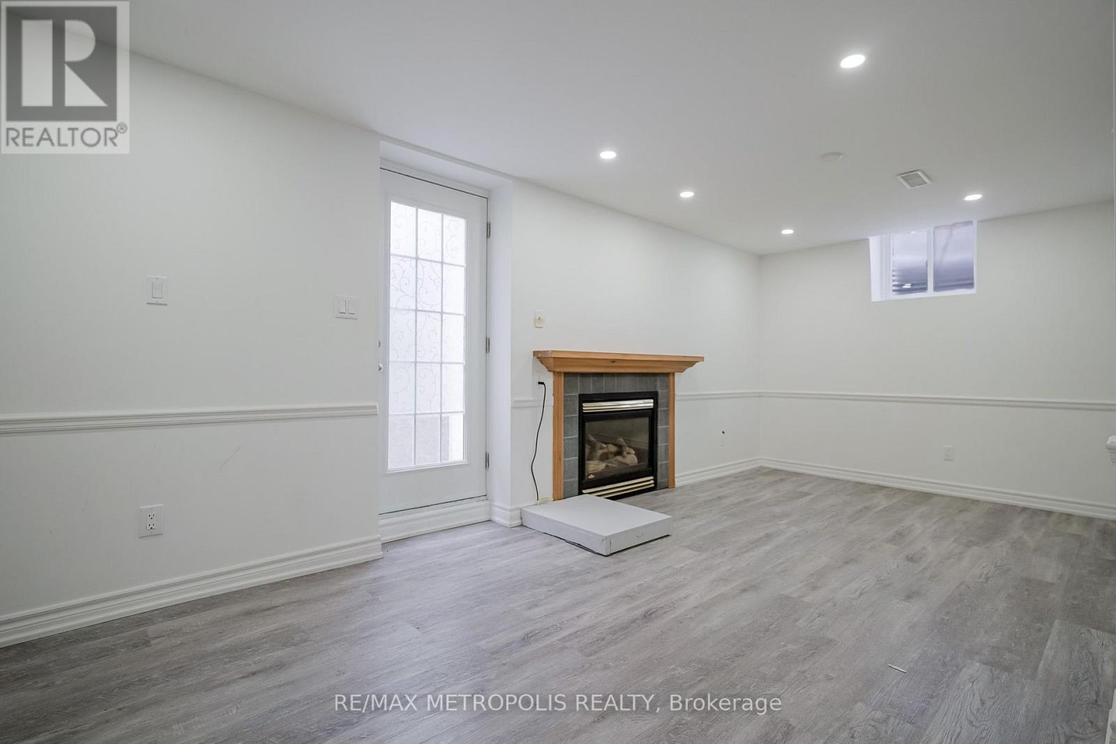 Bsmt - 570 Springview Drive, Pickering, ON - Indoor With Fireplace