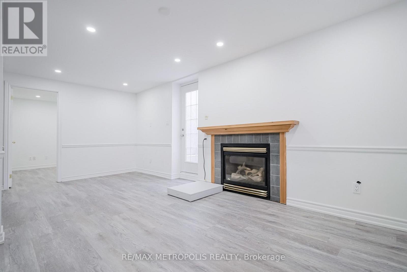 Bsmt - 570 Springview Drive, Pickering, ON - Indoor Photo Showing Other Room With Fireplace