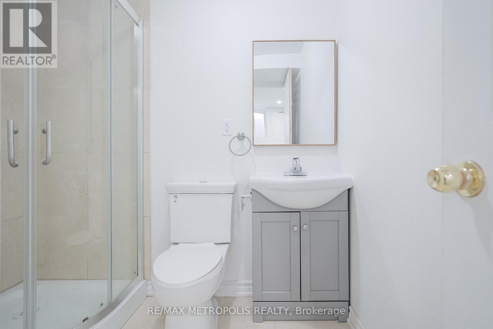 Bsmt - 570 Springview Drive, Pickering, ON - Indoor Photo Showing Bathroom