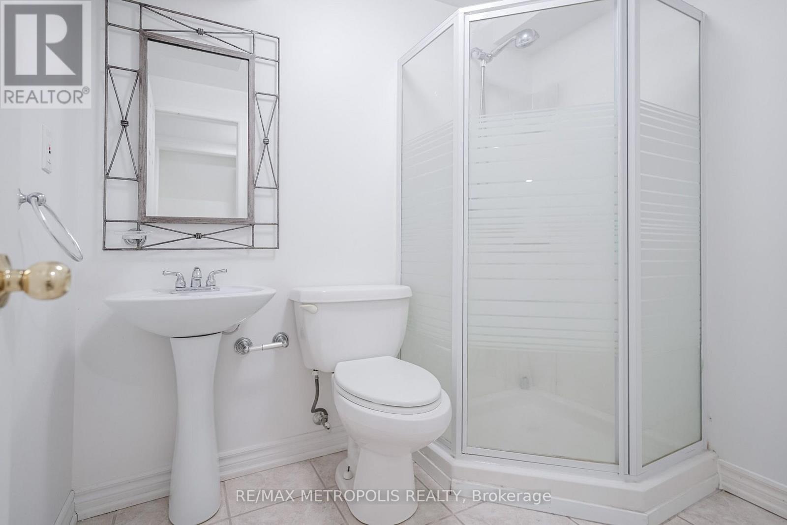 Bsmt - 570 Springview Drive, Pickering, ON - Indoor Photo Showing Bathroom