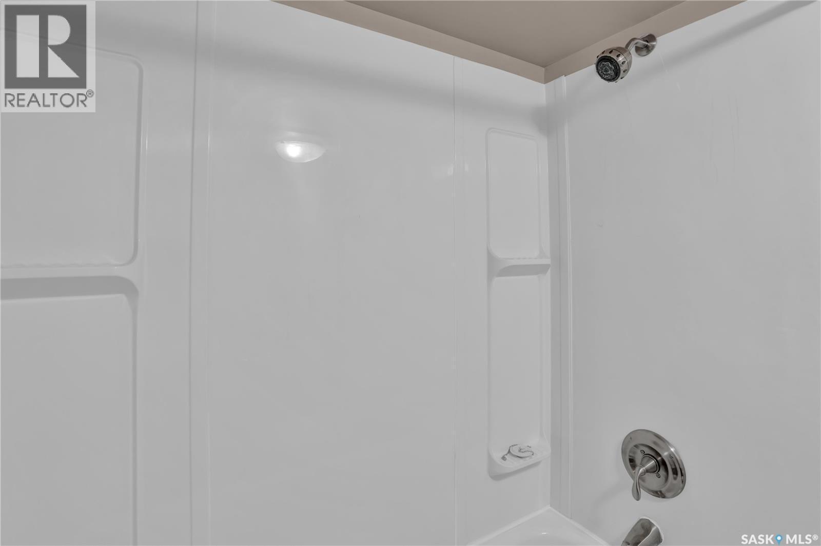 2022 Elliott Street, Regina, SK - Indoor Photo Showing Bathroom