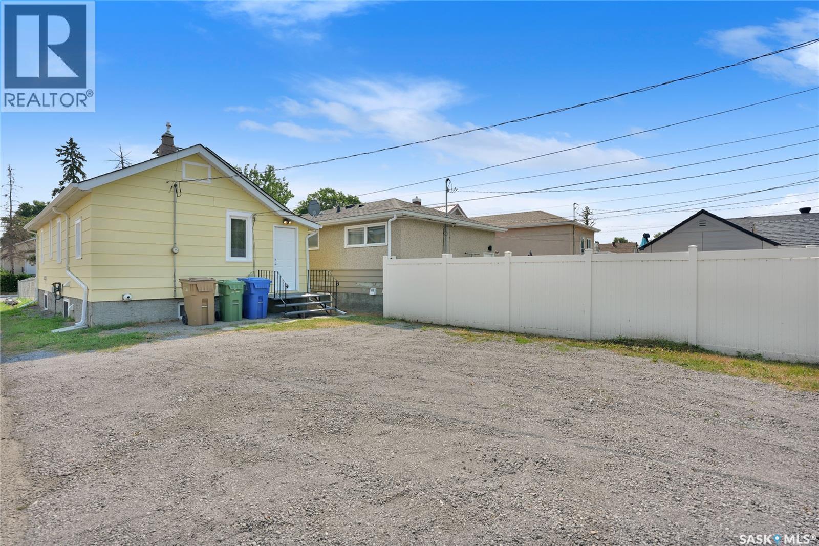 2022 Elliott Street, Regina, SK - Outdoor