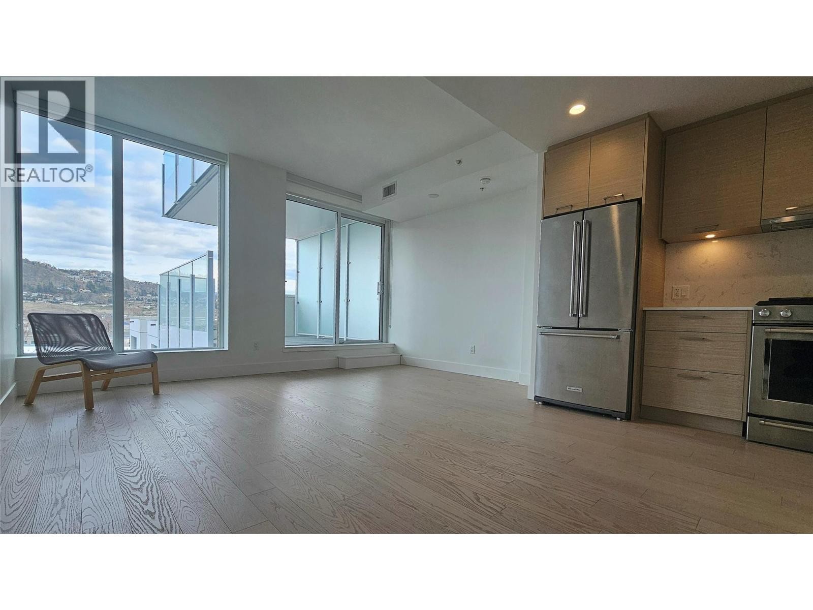 1191 Sunset Drive Unit# 609, Kelowna, BC - Indoor Photo Showing Kitchen With Stainless Steel Kitchen