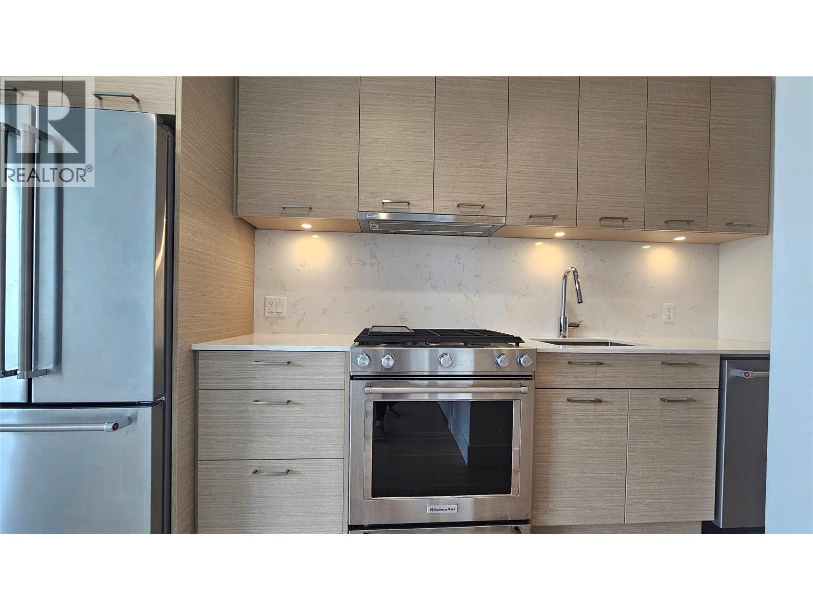 1191 Sunset Drive Unit# 609, Kelowna, BC - Indoor Photo Showing Kitchen With Stainless Steel Kitchen With Upgraded Kitchen