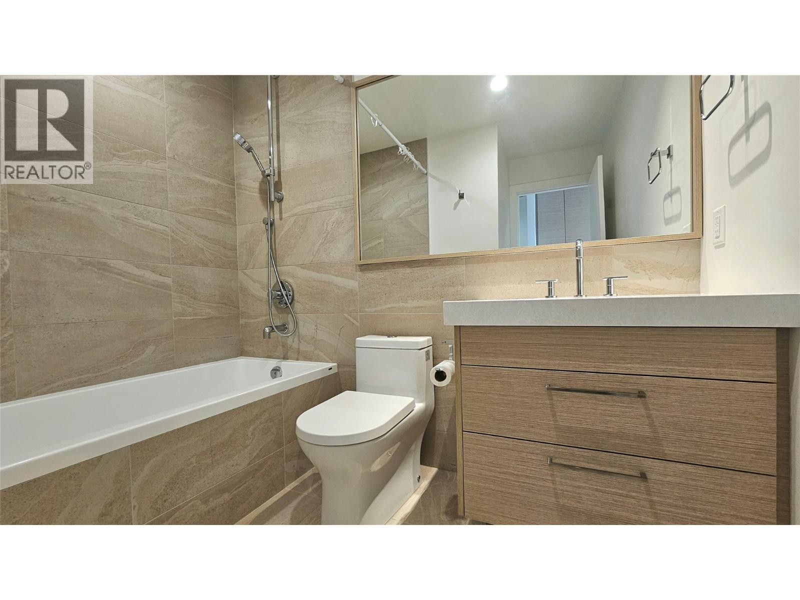 1191 Sunset Drive Unit# 609, Kelowna, BC - Indoor Photo Showing Bathroom