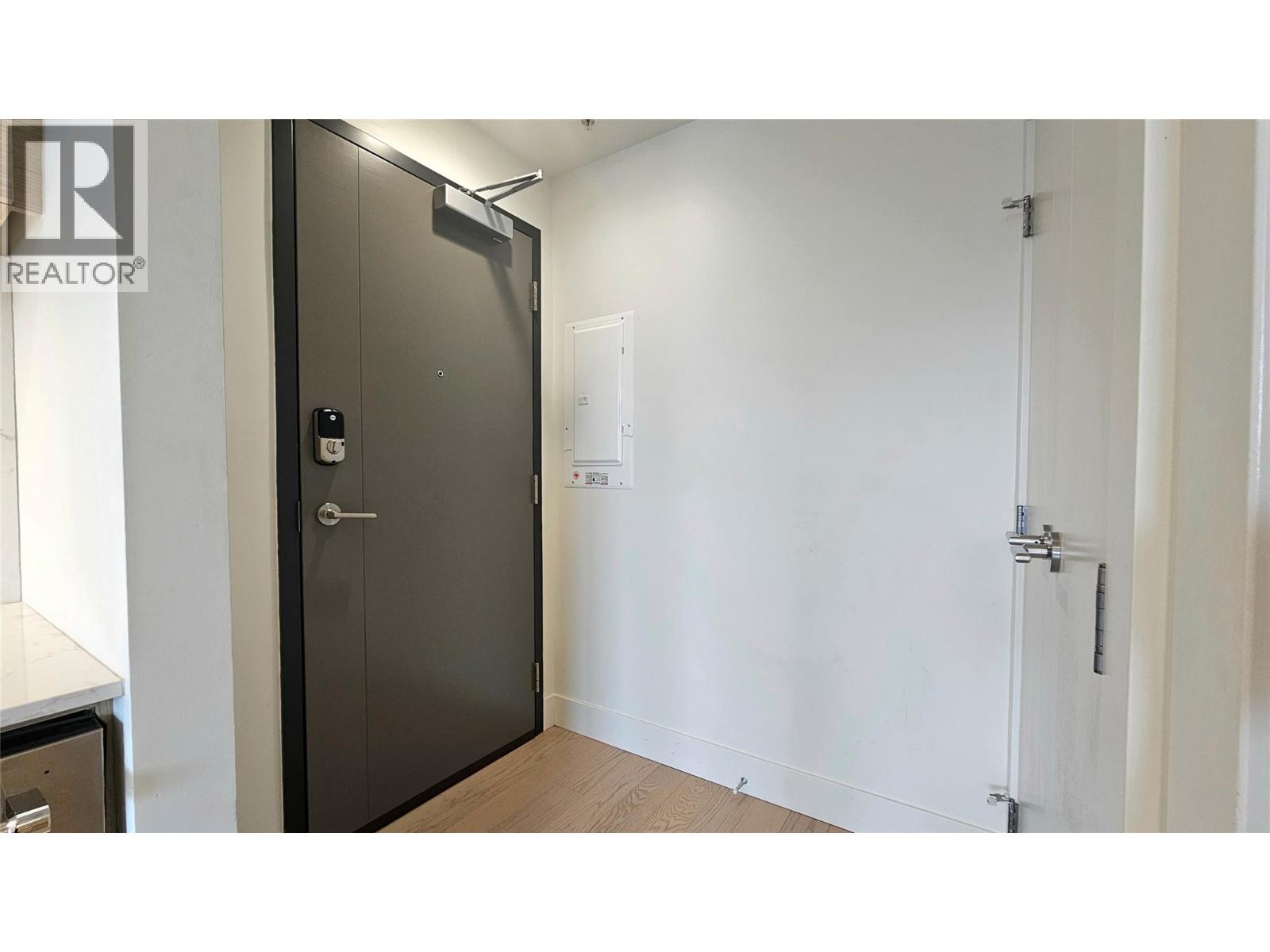 1191 Sunset Drive Unit# 609, Kelowna, BC - Indoor Photo Showing Other Room