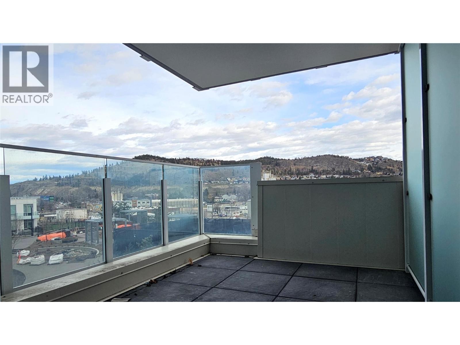 Unit Patio - 1191 Sunset Drive Unit# 609, Kelowna, BC - With View