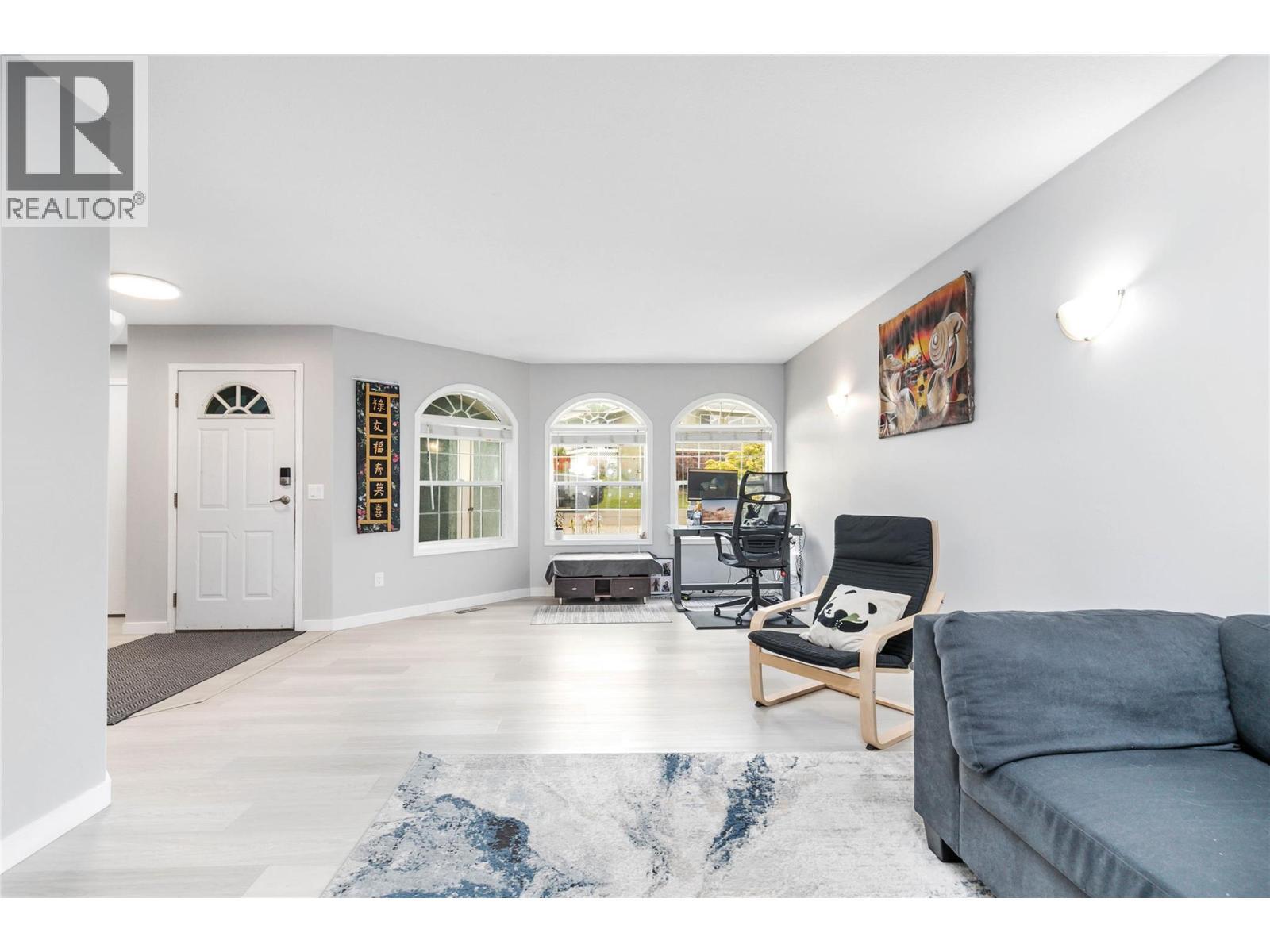 2440 Old Okanagan Highway Unit# 331, West Kelowna, BC - Indoor Photo Showing Living Room