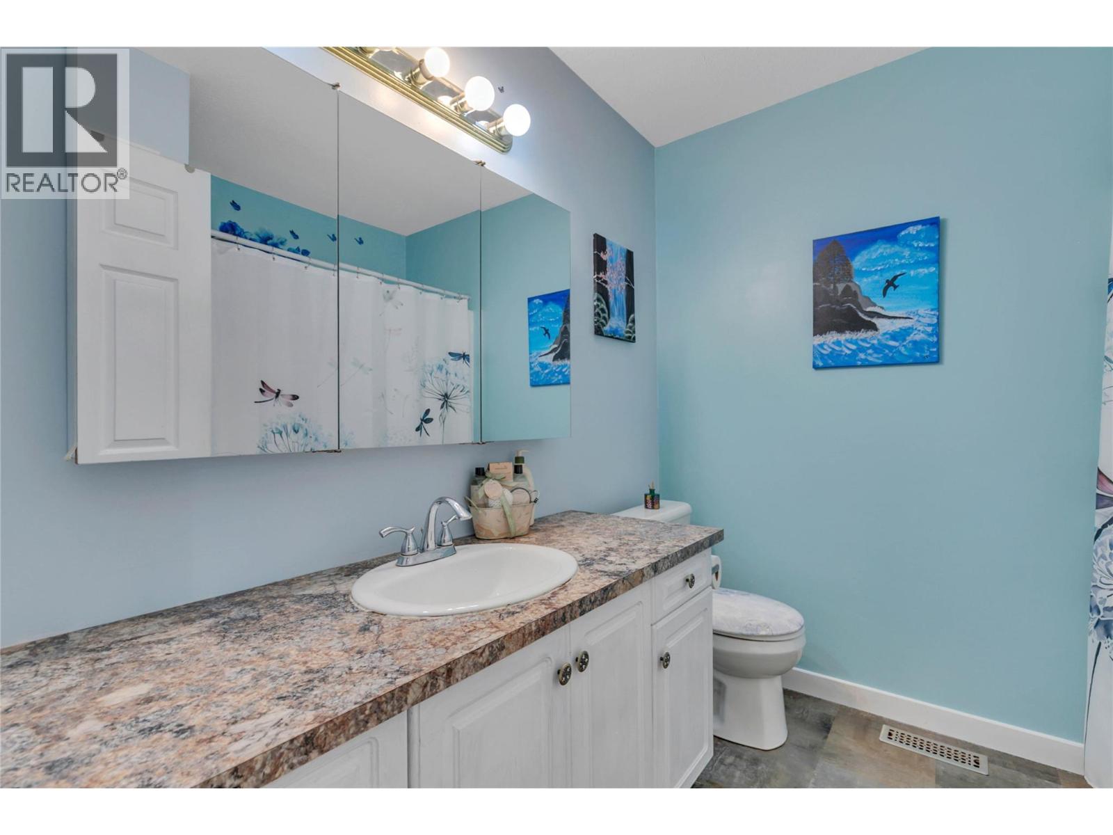 Bathoom on Main - 2440 Old Okanagan Highway Unit# 331, West Kelowna, BC - Indoor Photo Showing Bathroom