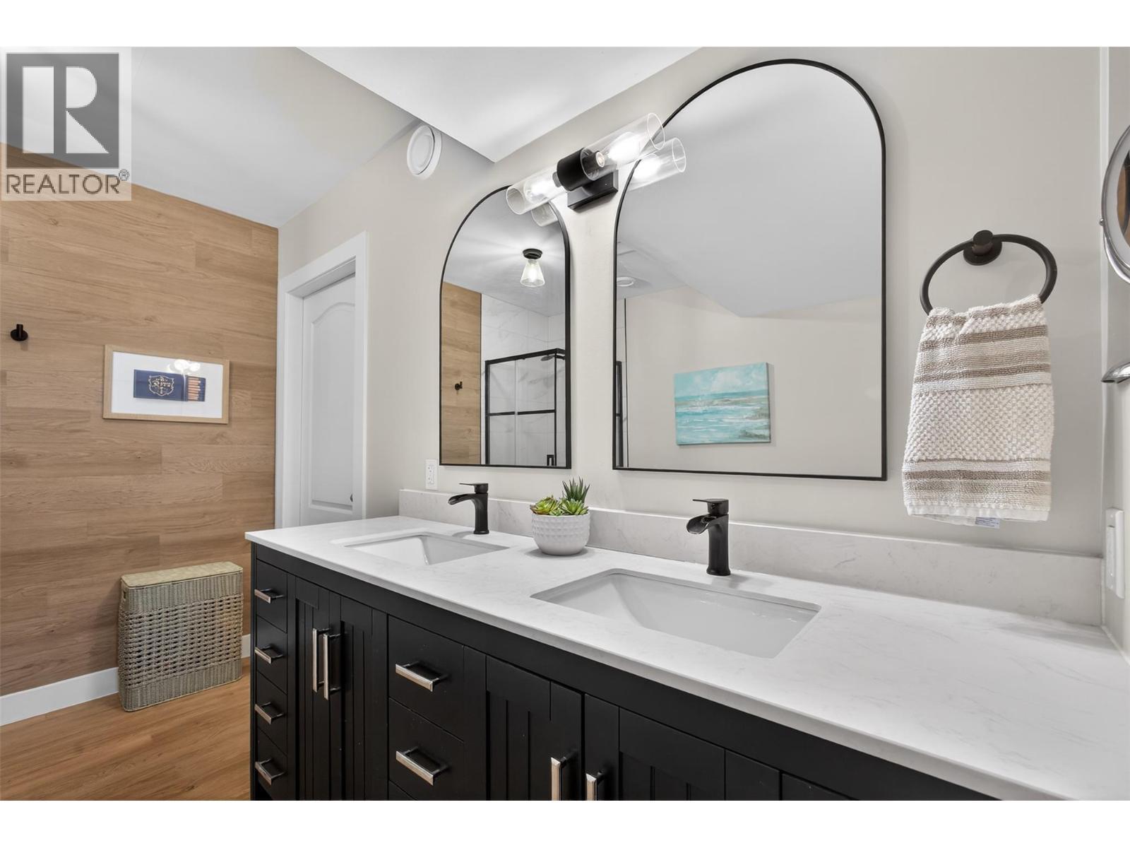 2490 Sexsmith Road, Kelowna, BC - Indoor Photo Showing Bathroom