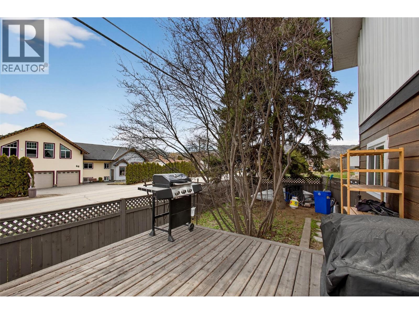 Private outdoor space for the suite - 2490 Sexsmith Road, Kelowna, BC - Outdoor