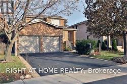 96 HOWELL ROAD Oakville, ON L6H 5Z4