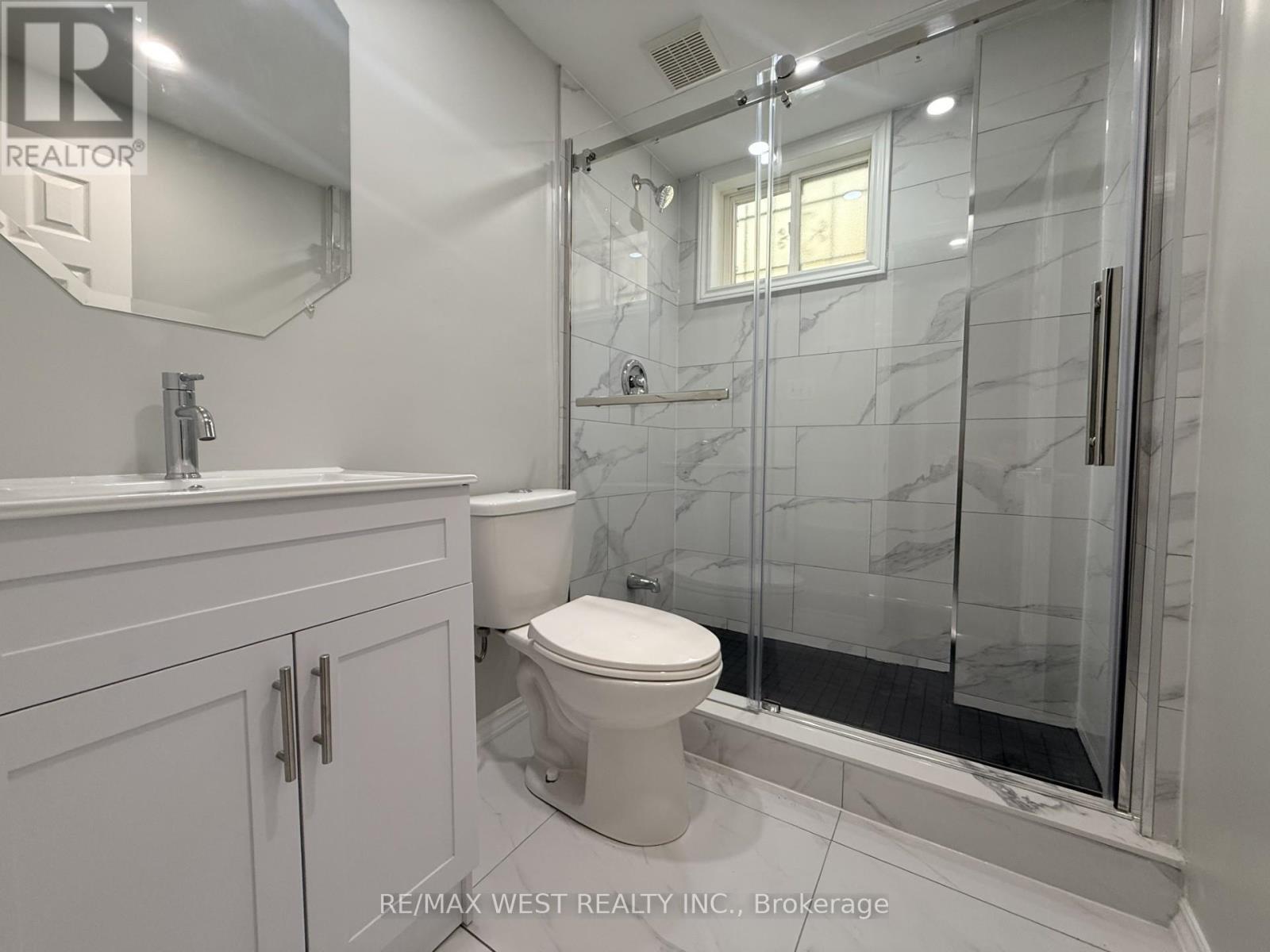 941 Stainton Drive, Mississauga, ON - Indoor Photo Showing Bathroom