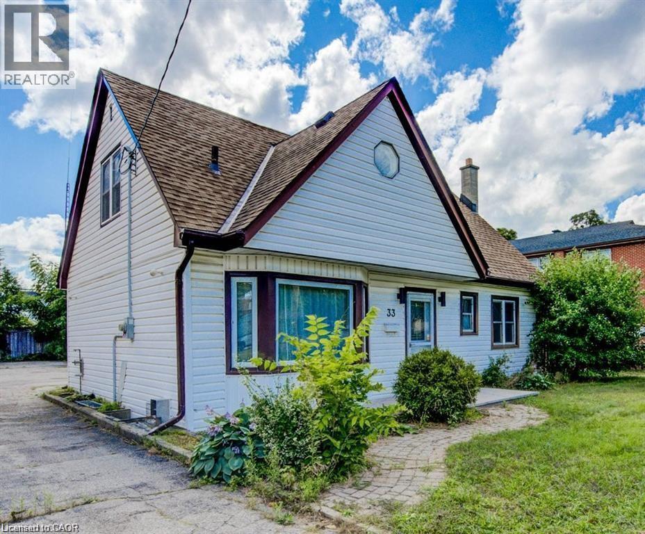 Gable-front home featuring white siding, a shingle roof, and a bay window - 33 Sixth Avenue Unit# Upper, Kitchener, ON - Outdoor