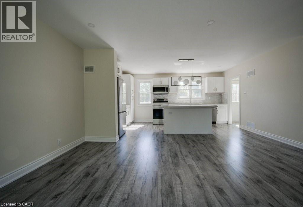 33 Sixth Avenue Unit# Upper, Kitchener, ON - Indoor Photo Showing Kitchen