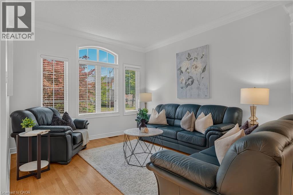26 Packham Circle, Brampton, ON - Indoor Photo Showing Living Room