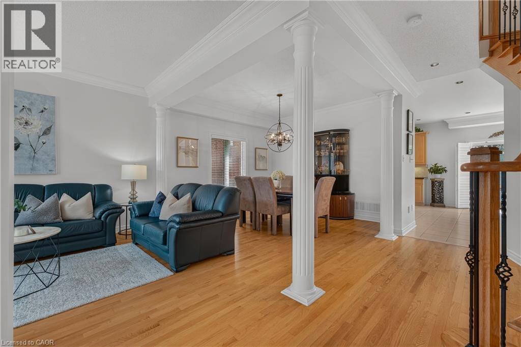 26 Packham Circle, Brampton, ON - Indoor Photo Showing Living Room