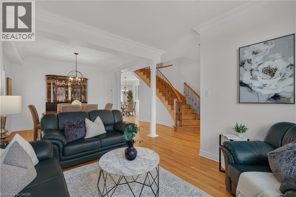 26 Packham Circle, Brampton, ON - Indoor Photo Showing Living Room
