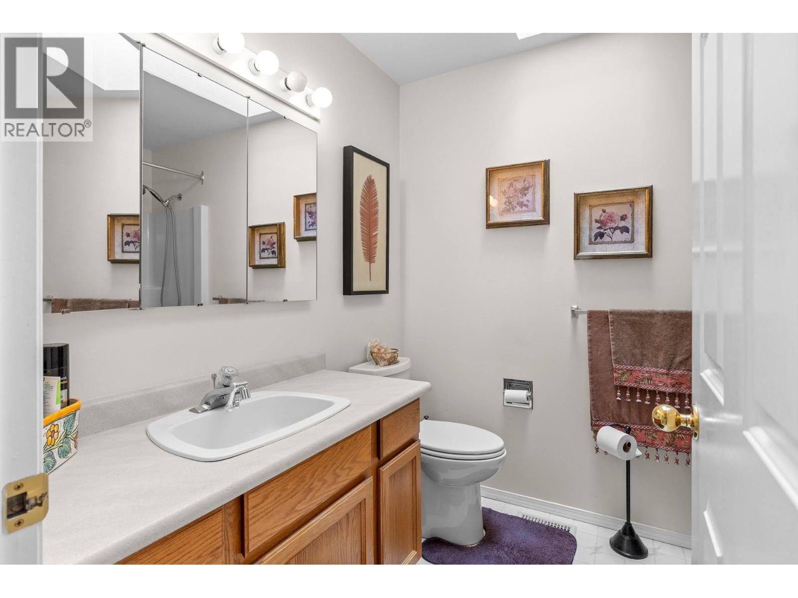 280 Cosens Court, Kelowna, BC - Indoor Photo Showing Bathroom