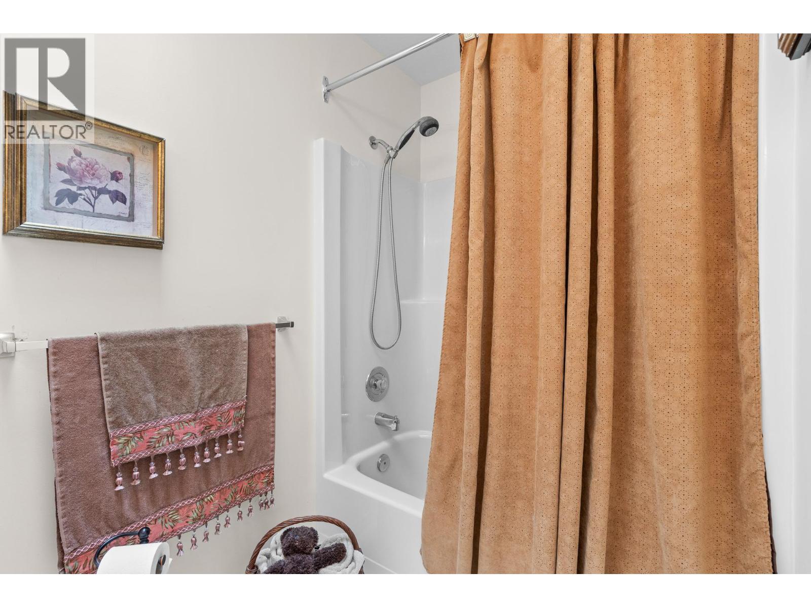 280 Cosens Court, Kelowna, BC - Indoor Photo Showing Bathroom