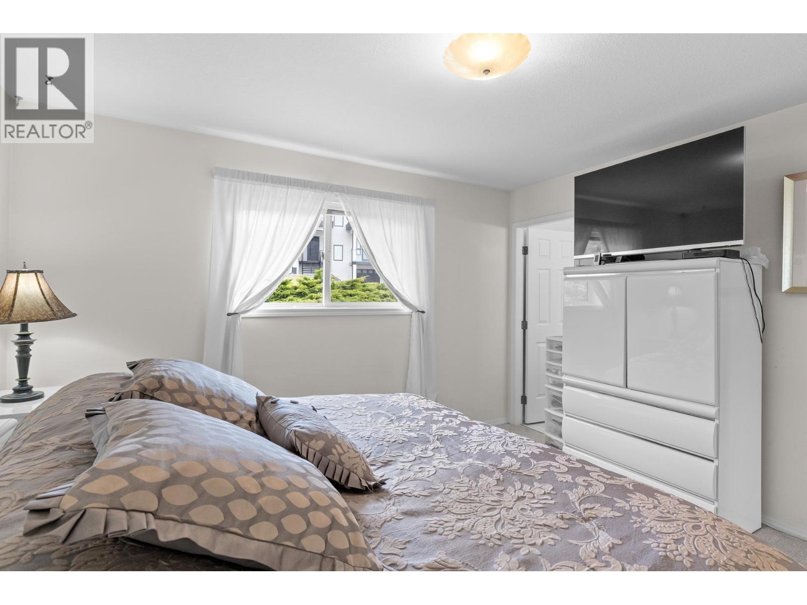 280 Cosens Court, Kelowna, BC - Indoor Photo Showing Bedroom