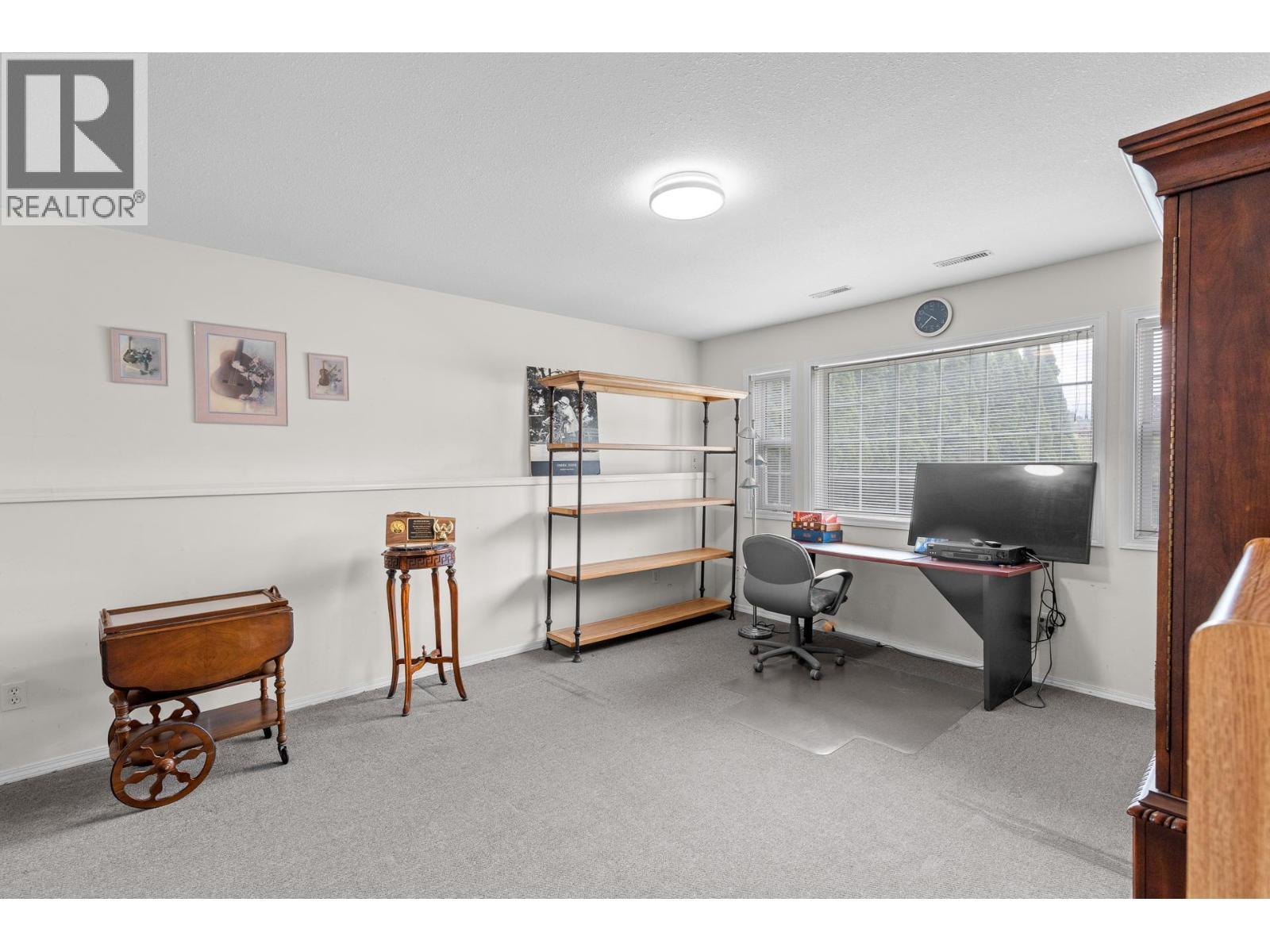 280 Cosens Court, Kelowna, BC - Indoor