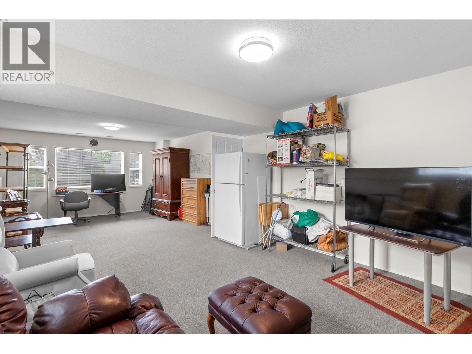 280 Cosens Court, Kelowna, BC - Indoor