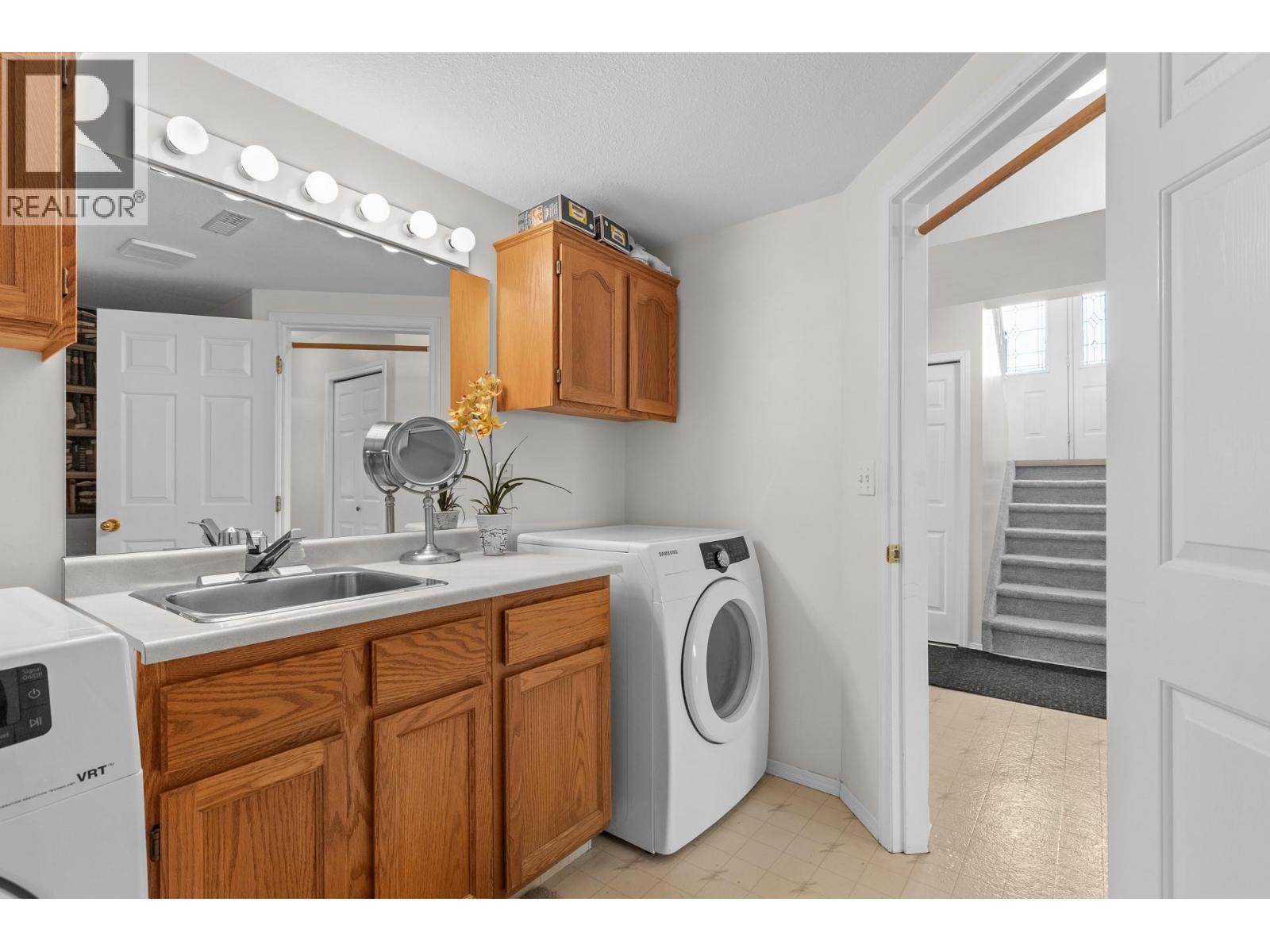 280 Cosens Court, Kelowna, BC - Indoor Photo Showing Laundry Room