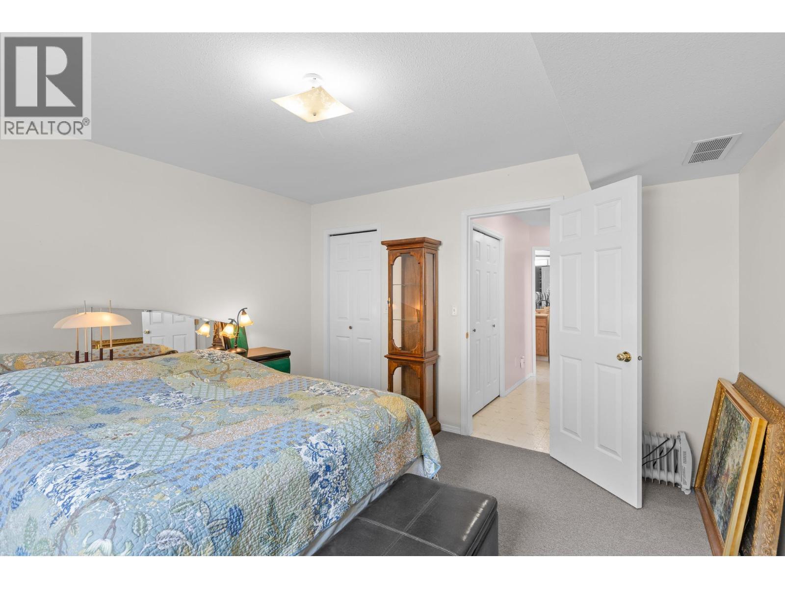 280 Cosens Court, Kelowna, BC - Indoor Photo Showing Bedroom