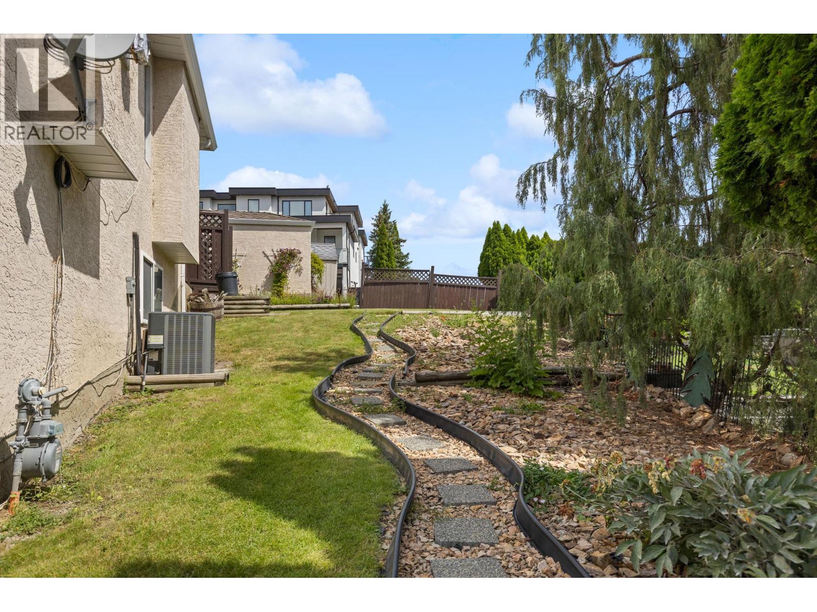 280 Cosens Court, Kelowna, BC - Outdoor