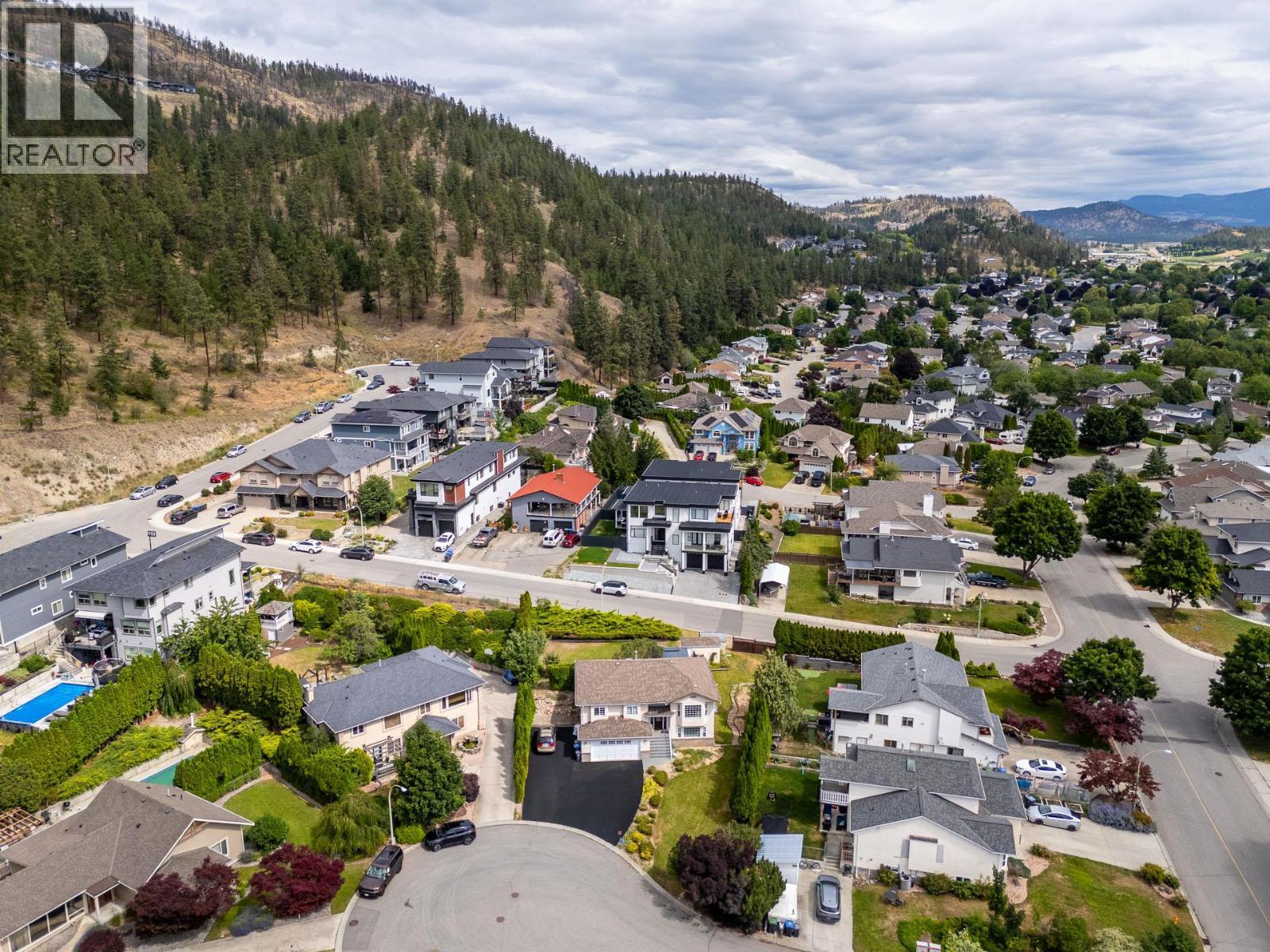 280 Cosens Court, Kelowna, BC - Outdoor With View