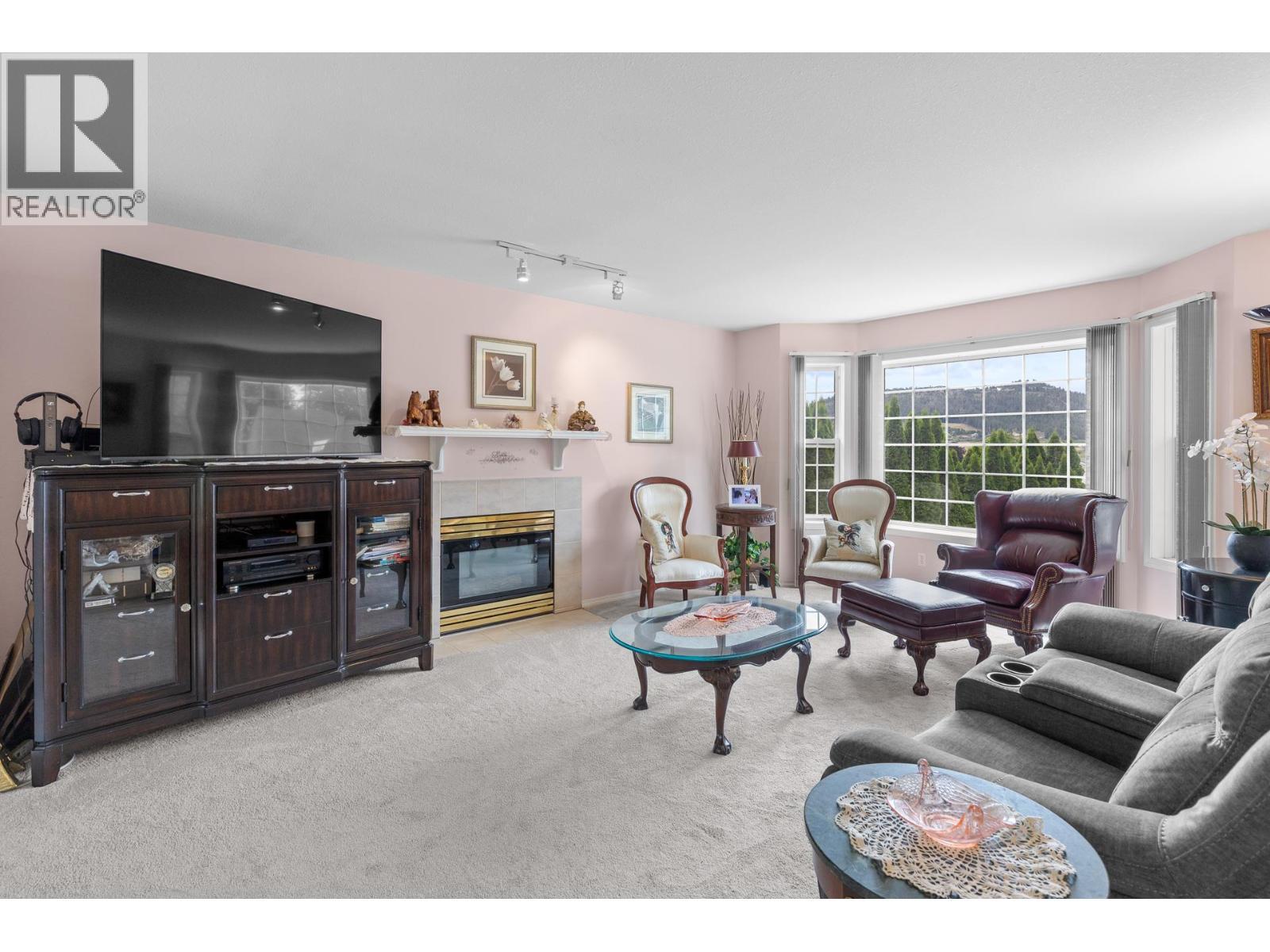 280 Cosens Court, Kelowna, BC - Indoor Photo Showing Living Room With Fireplace