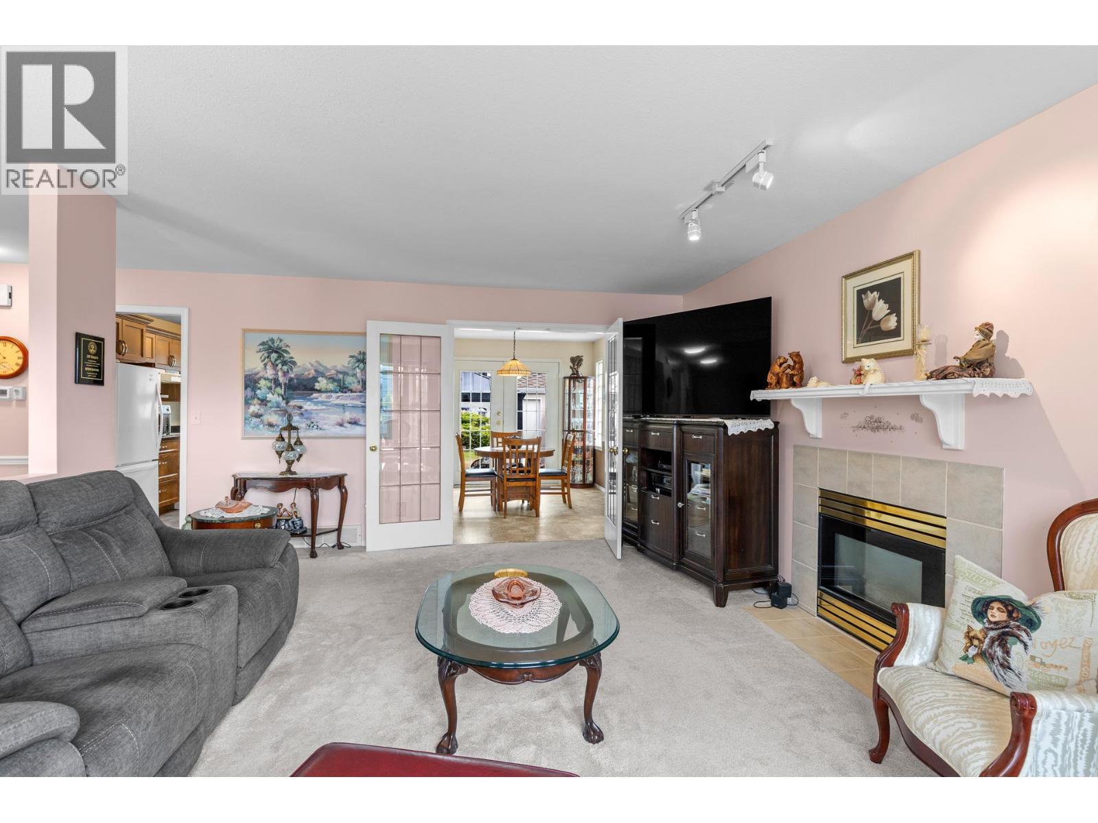 280 Cosens Court, Kelowna, BC - Indoor Photo Showing Living Room With Fireplace