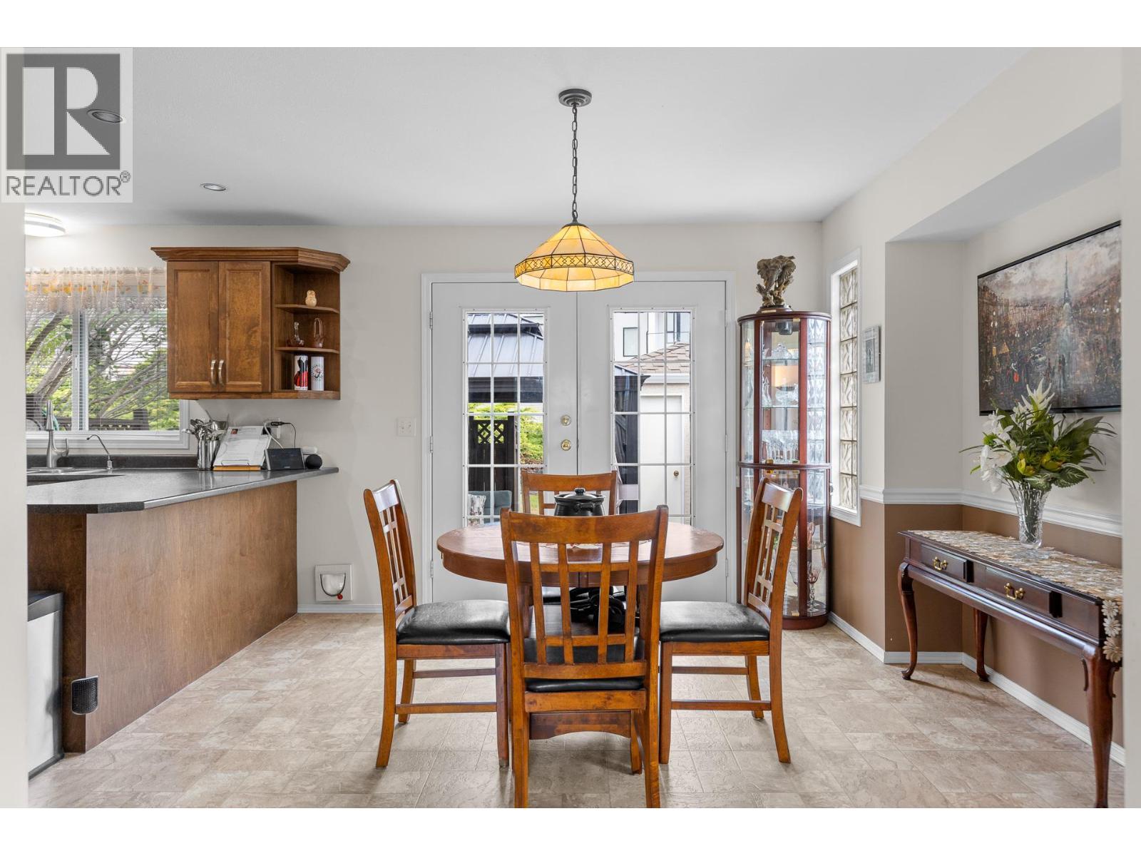 280 Cosens Court, Kelowna, BC - Indoor Photo Showing Dining Room