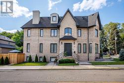 33 THORNDALE AVENUE Toronto, ON M8X 1W8