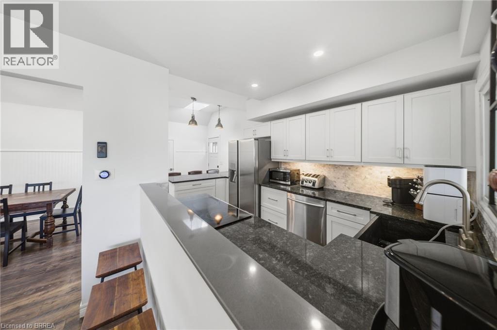 382 Cedar Drive, Turkey Point, ON - Indoor Photo Showing Kitchen