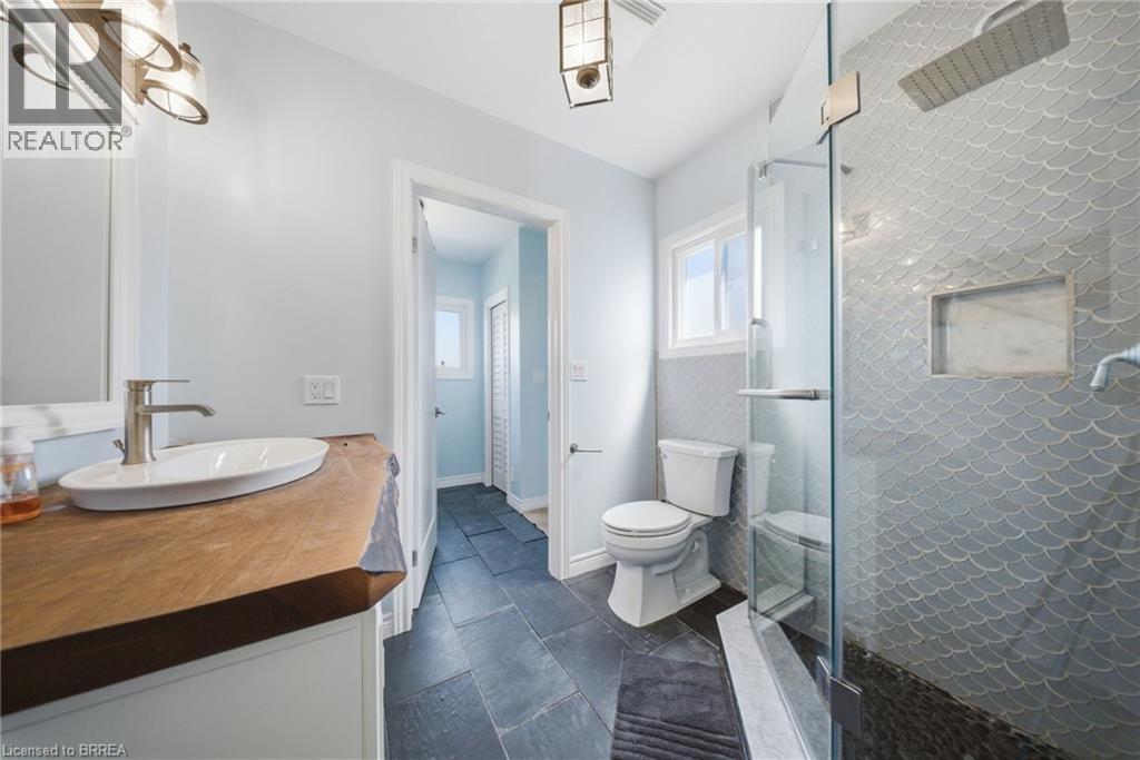 382 Cedar Drive, Turkey Point, ON - Indoor Photo Showing Bathroom