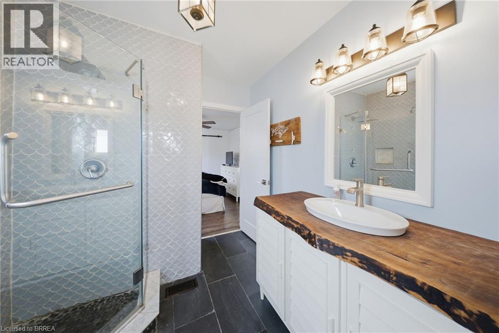 382 Cedar Drive, Turkey Point, ON - Indoor Photo Showing Bathroom