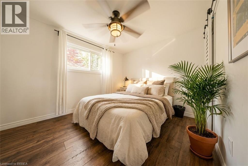 382 Cedar Drive, Turkey Point, ON - Indoor Photo Showing Bedroom