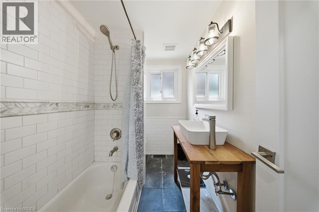 382 Cedar Drive, Turkey Point, ON - Indoor Photo Showing Bathroom