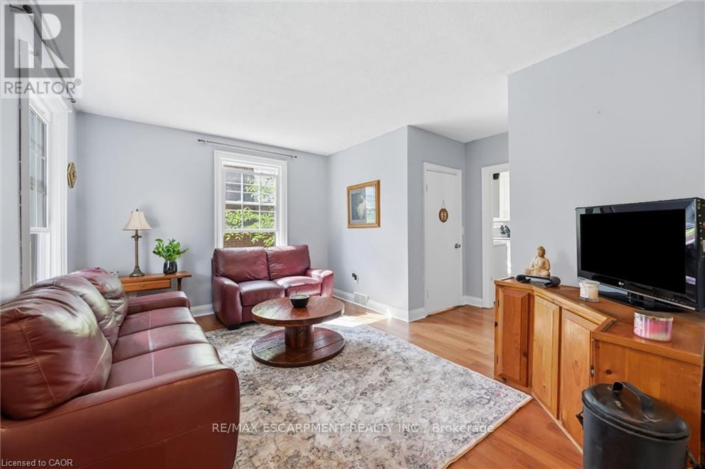 938 Cloverleaf Drive, Burlington, ON - Indoor Photo Showing Living Room