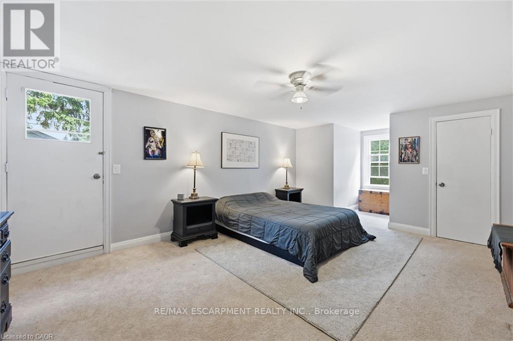 938 Cloverleaf Drive, Burlington, ON - Indoor Photo Showing Bedroom