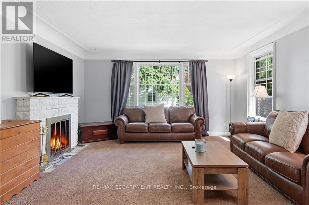 938 Cloverleaf Drive, Burlington, ON - Indoor Photo Showing Living Room With Fireplace