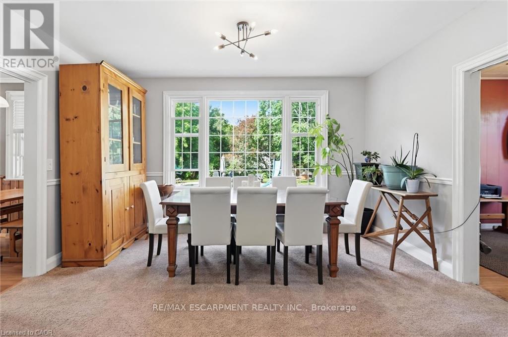 938 Cloverleaf Drive, Burlington, ON - Indoor Photo Showing Dining Room