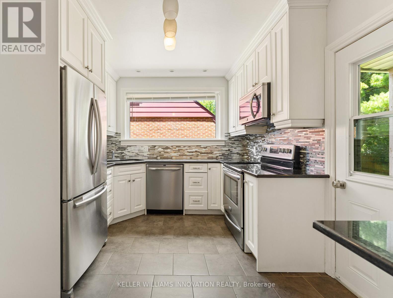 580 Weber Street E, Kitchener, ON - Indoor Photo Showing Kitchen With Upgraded Kitchen