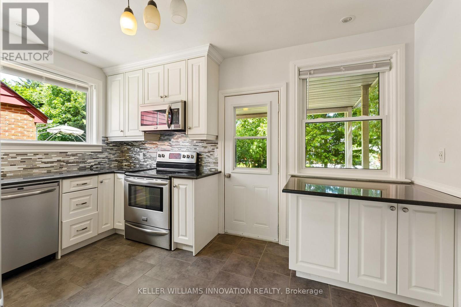 580 Weber Street E, Kitchener, ON - Indoor Photo Showing Kitchen