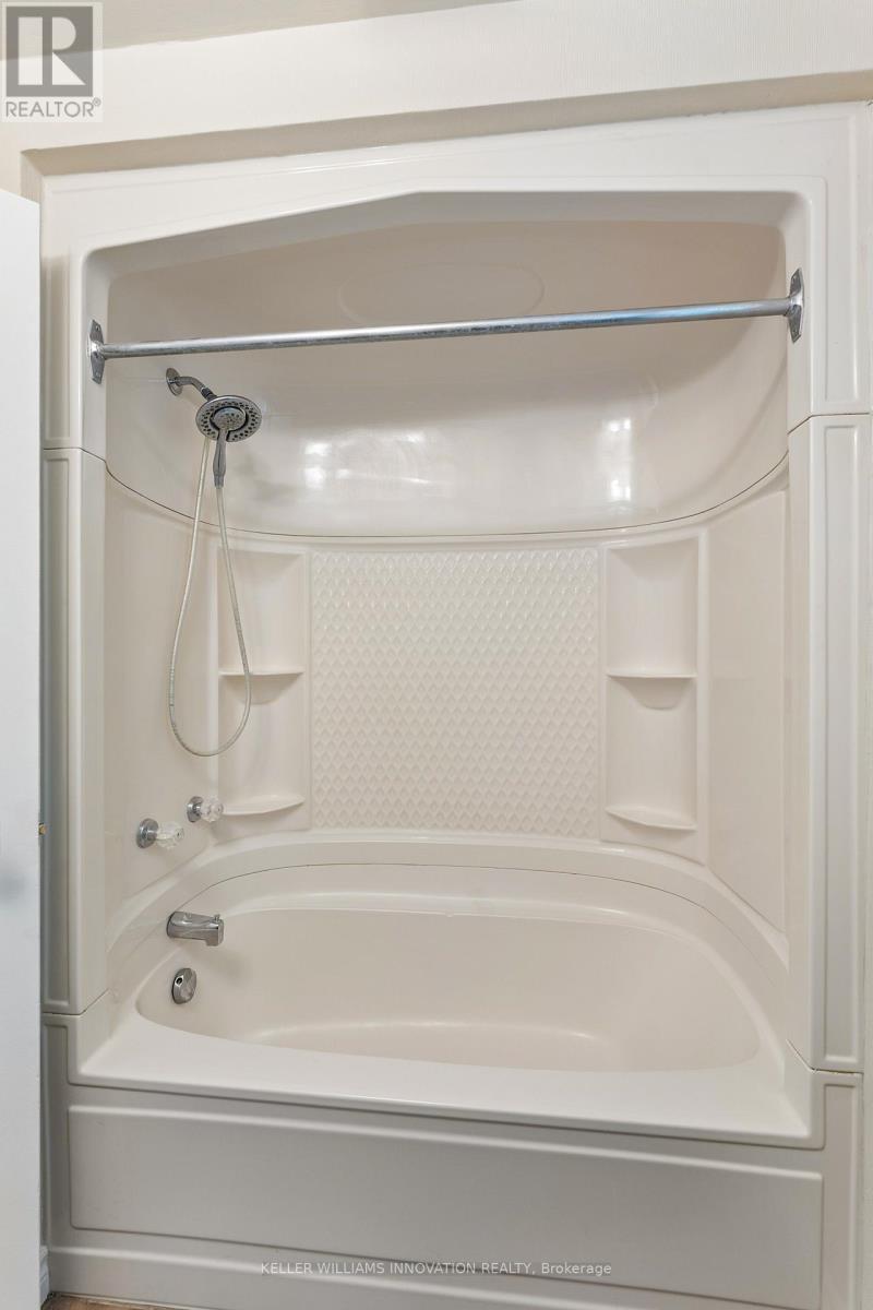 580 Weber Street E, Kitchener, ON - Indoor Photo Showing Bathroom