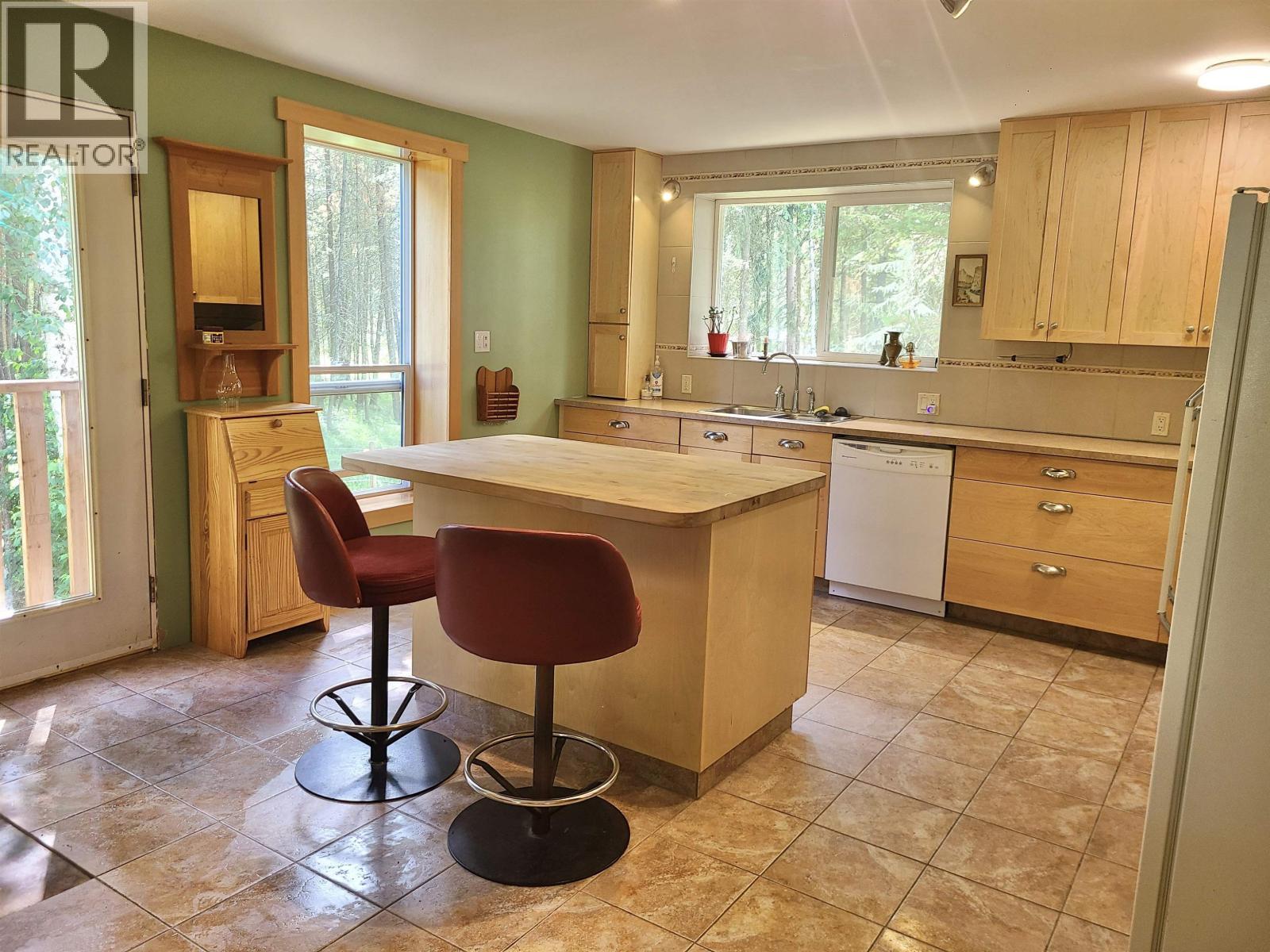 112 Corey Road, Quesnel, BC - Indoor Photo Showing Kitchen With Double Sink